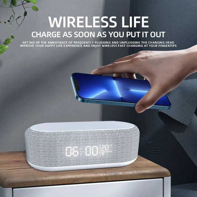 "15W Wireless Charger Alarm Clock with LED Display – Fast Charging Dock Station for iPhone & Samsung, Time, Thermometer & Earphone Stand" - RELUX.STORE
