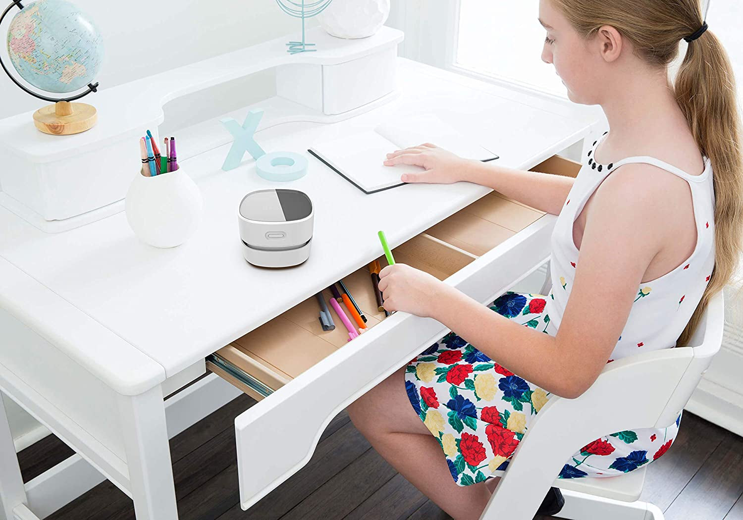 Mini Desktop Vacuum Cleaner – Cordless Table Dust Sweeper with 360º Rotatable Design, High-Endurance 90-Min Battery | Keyboard, Home, Office & School (White, AA Battery)