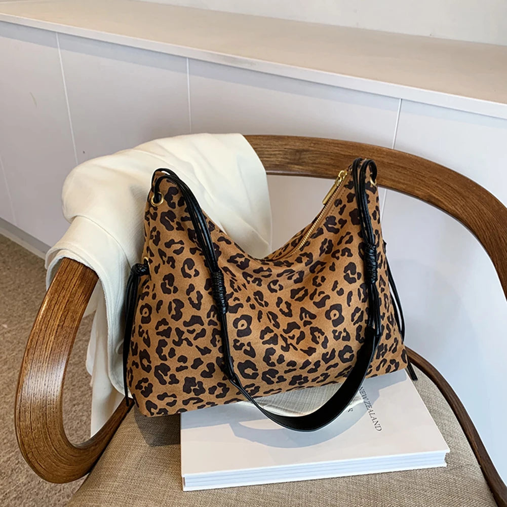 Women Suede Shoulder Bag Adjustable Strap Messenger Bag with Zipper Trendy Retro Handbag for Work Travel RELUX.STORE