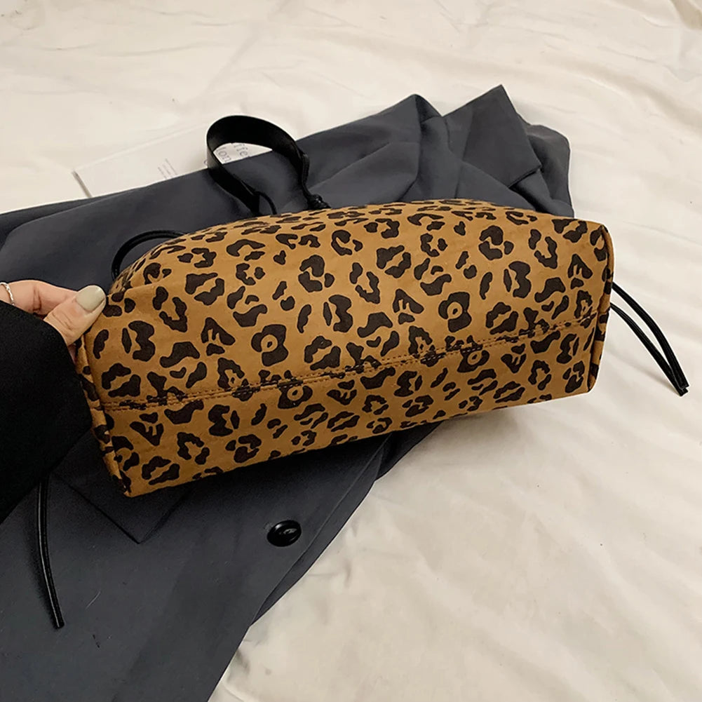 Women Suede Shoulder Bag Adjustable Strap Messenger Bag with Zipper Trendy Retro Handbag for Work Travel RELUX.STORE