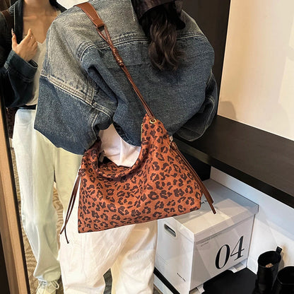 Women Suede Shoulder Bag Adjustable Strap Messenger Bag with Zipper Trendy Retro Handbag for Work Travel RELUX.STORE