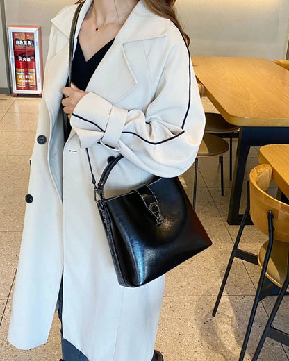 Real Oil Wax Leather Women's Bucket Bag Casual and Simple Handbag Large Capacity Ladies Cowhide Fashionable Crossbody Tote Bag