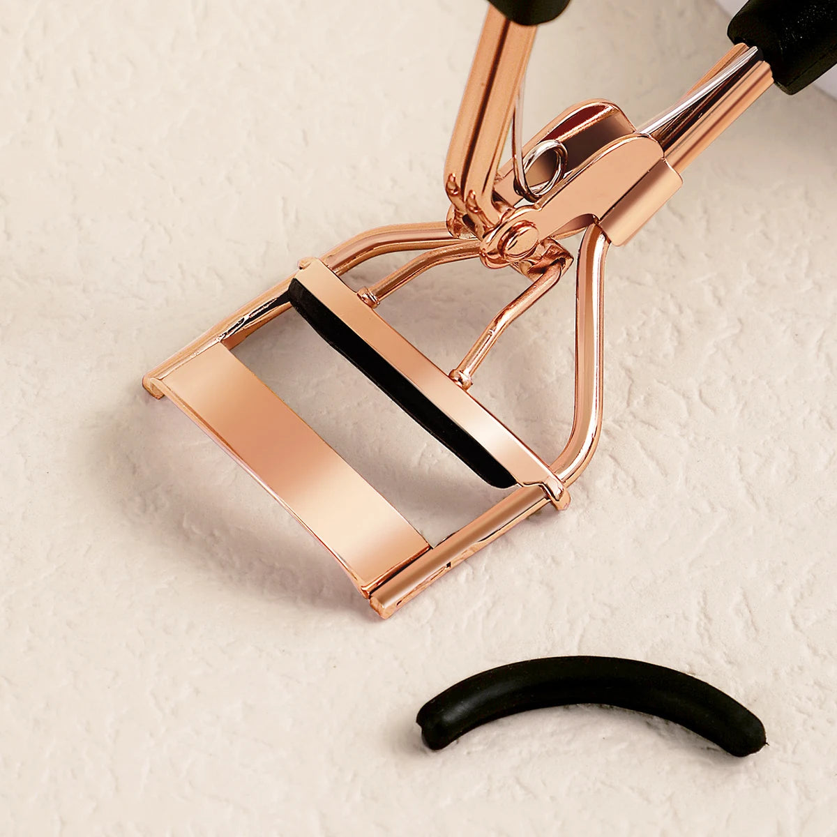 Portable Eyelash Curler with 15 Silicone Pads and Stainless Steel Eyelash Curler, Used for Eyelash Extension and Curling Tools RELUX.STORE