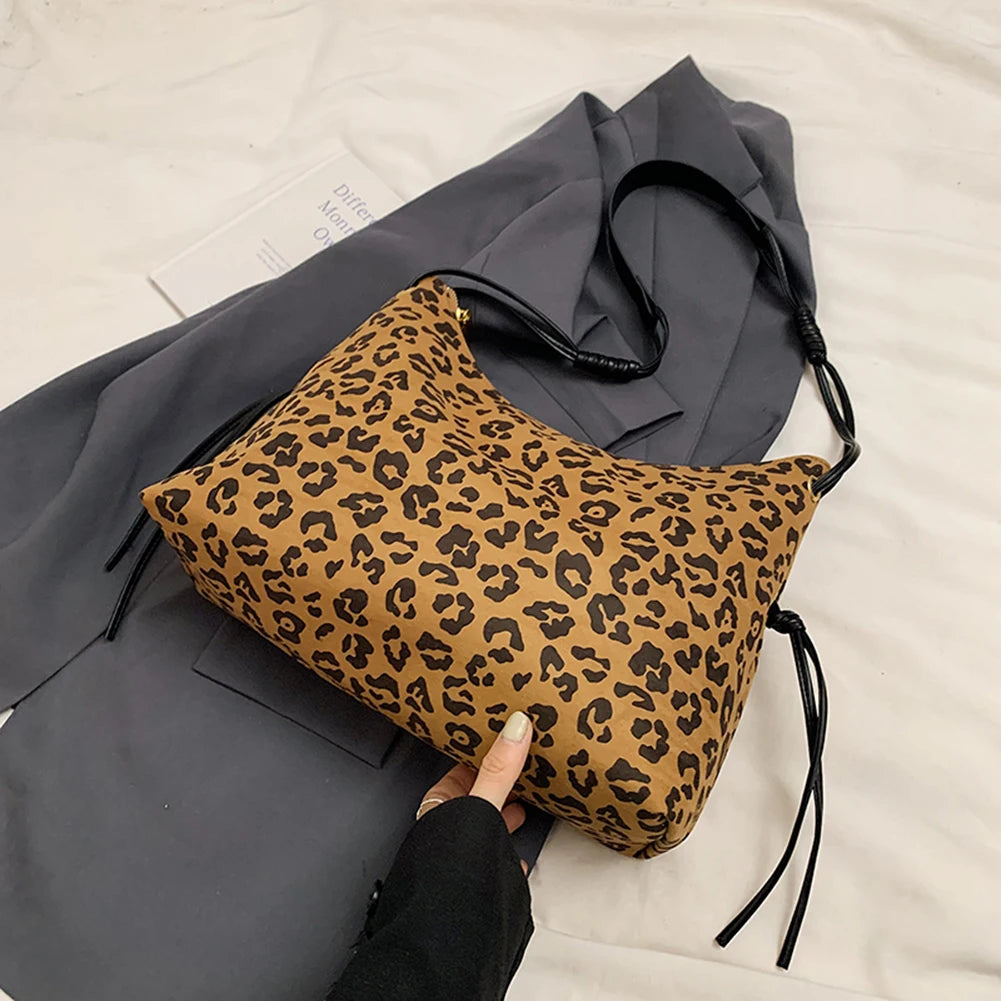 Women Suede Shoulder Bag Adjustable Strap Messenger Bag with Zipper Trendy Retro Handbag for Work Travel RELUX.STORE