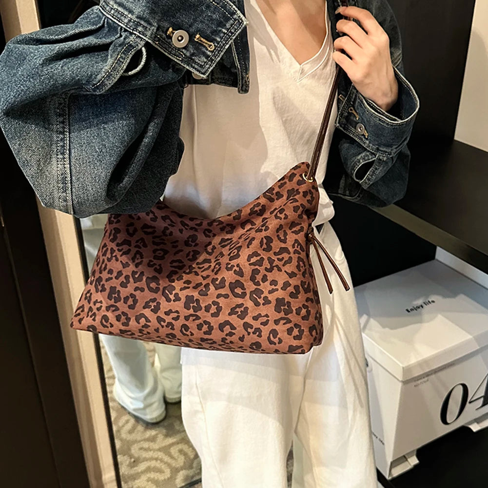 Women Suede Shoulder Bag Adjustable Strap Messenger Bag with Zipper Trendy Retro Handbag for Work Travel RELUX.STORE