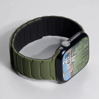 Magnetic Silicone Strap for Apple Watch Band Ultra 2 49mm 45mm 41mm Bracelet for Iwatch Series 9 8 7 6 SE 5 4 38 42mm 44mm 40mm