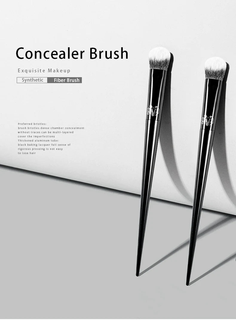 Kat Von D - Makeup Brush 35 Concealer Brush Soft Fiber Hair Elegant Black Handle Brand Makeup Brushes for Woman - RELUX.STORE