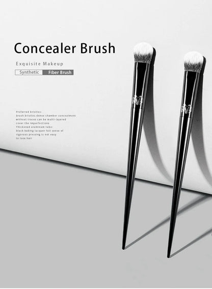 Kat Von D - Makeup Brush 35 Concealer Brush Soft Fiber Hair Elegant Black Handle Brand Makeup Brushes for Woman - RELUX.STORE
