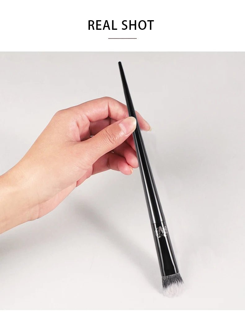 Kat Von D - Makeup Brush 35 Concealer Brush Soft Fiber Hair Elegant Black Handle Brand Makeup Brushes for Woman - RELUX.STORE