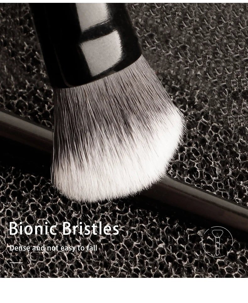 Kat Von D - Makeup Brush 35 Concealer Brush Soft Fiber Hair Elegant Black Handle Brand Makeup Brushes for Woman - RELUX.STORE