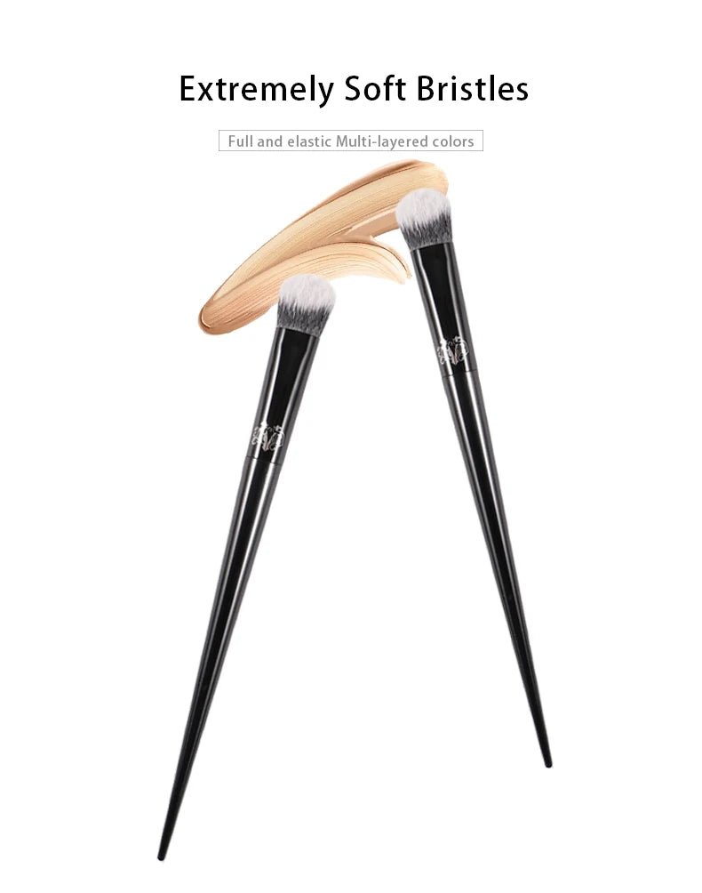 Kat Von D - Makeup Brush 35 Concealer Brush Soft Fiber Hair Elegant Black Handle Brand Makeup Brushes for Woman - RELUX.STORE