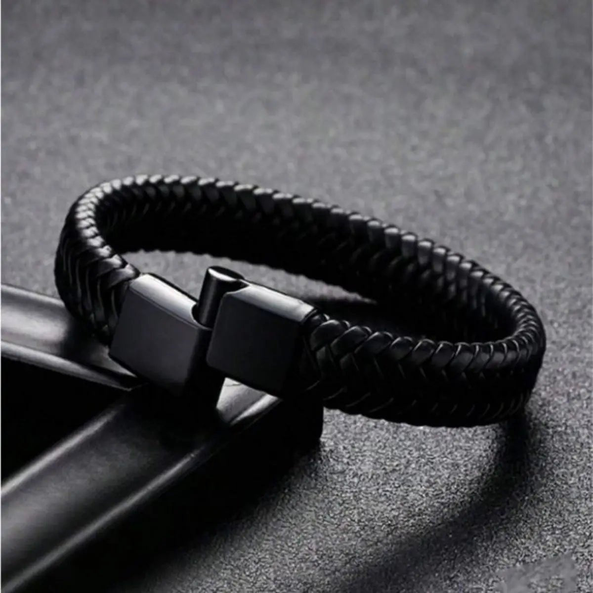 "Retro Men’s Leather Bangle – Adjustable Woven Leather Hand Rope, Casual Outdoor Sports Bracelet, Gift for Men" - RELUX.STORE